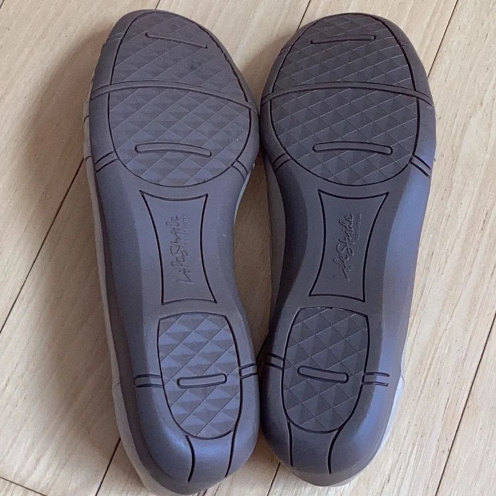 Life Stride diverse flats in taupe
